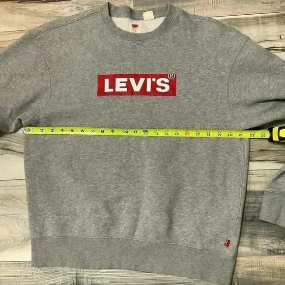 Levi’s Relaxed Crewneck gray sweater Size Small - Picture 4 of 5
